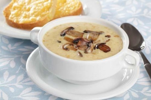 Гренки с соусом из шампиньонов